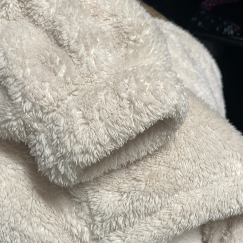 Fuzzy pullover - Picture 4 of 4